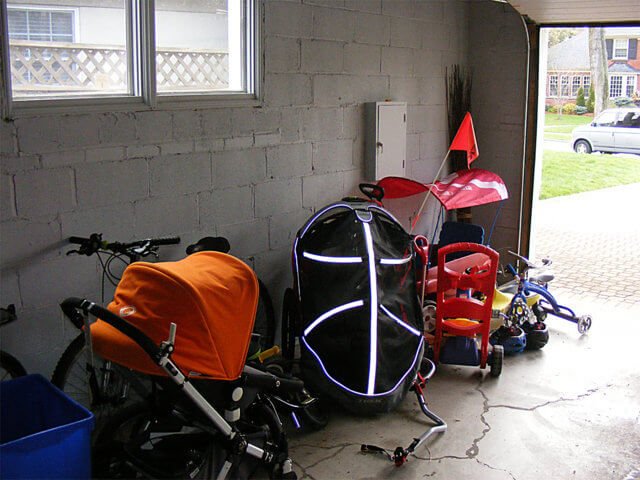 2-car-garage-oakville-right-wall-before