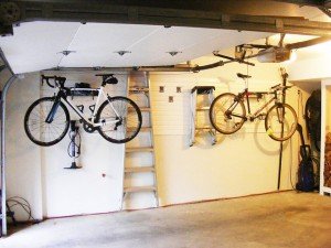 horizontal-bike-storage-on-slatwall-camlock-hooks-102x768