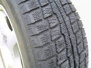 snow-winter-tire-treads